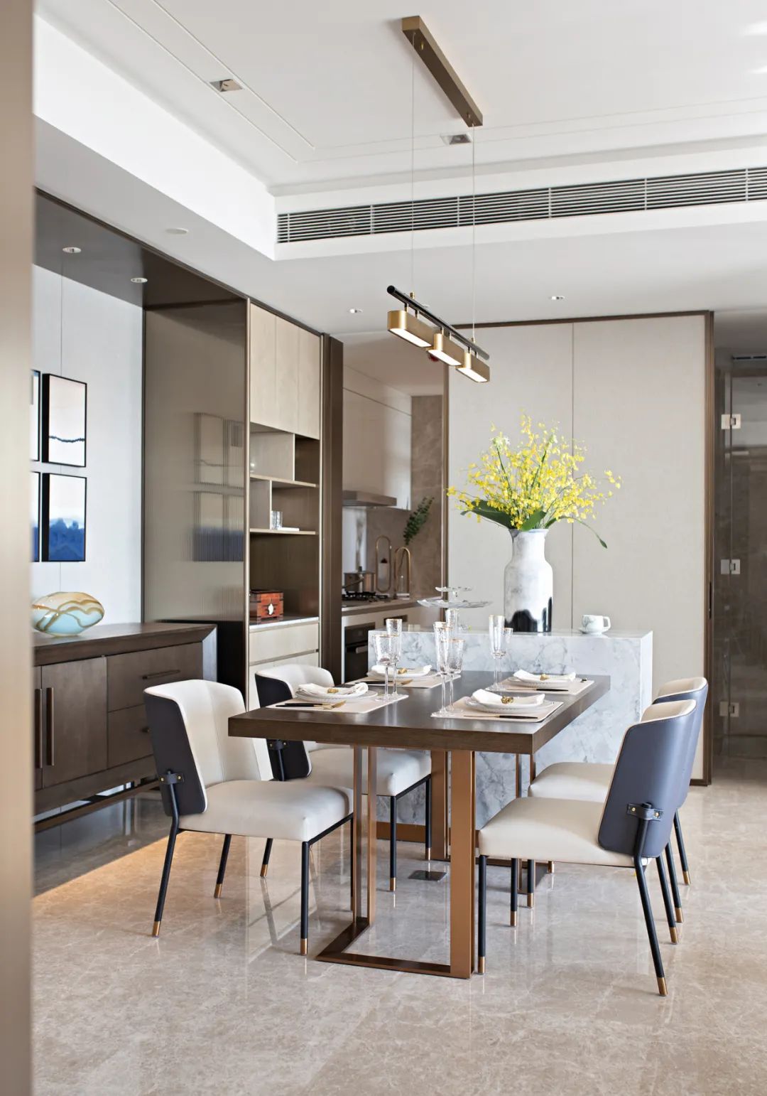 歐式英倫風風格室內(nèi)家裝案例效果圖-餐廳 歐式英倫風風格室內(nèi)家裝案例效果圖-餐廳