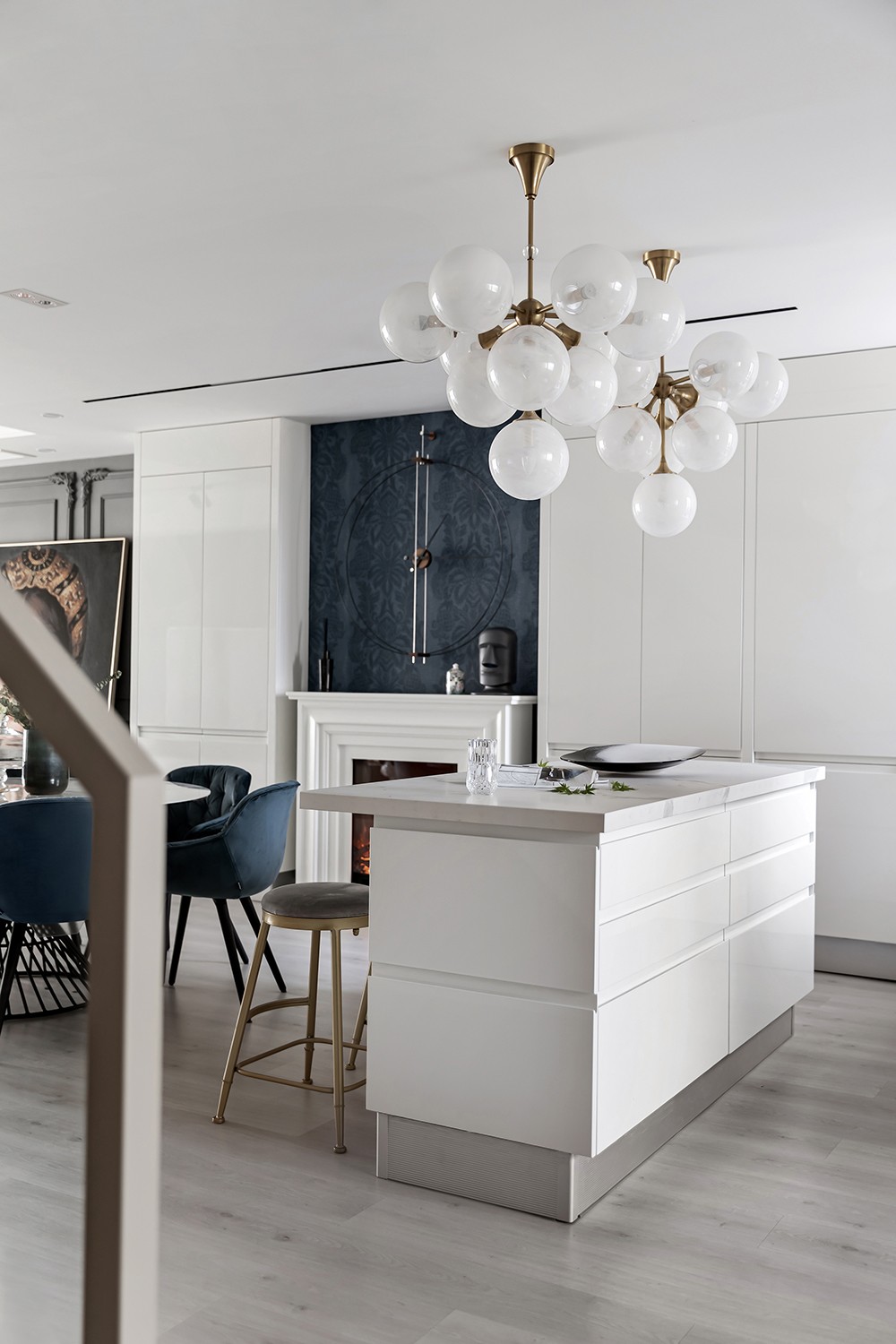 裝修案例法式輕奢風格室內(nèi)裝修效果圖-餐廳 裝修案例法式輕奢風格室內(nèi)裝修效果圖-餐廳