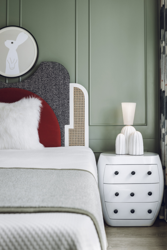 法式輕奢風格室內(nèi)設(shè)計家裝案例-次臥床頭柜 法式輕奢風格室內(nèi)設(shè)計家裝案例-次臥床頭柜