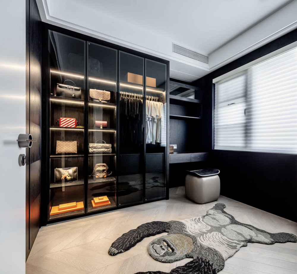 現(xiàn)代簡約風(fēng)格室內(nèi)家裝案例效果圖-衣帽間 現(xiàn)代簡約風(fēng)格室內(nèi)家裝案例效果圖-衣帽間