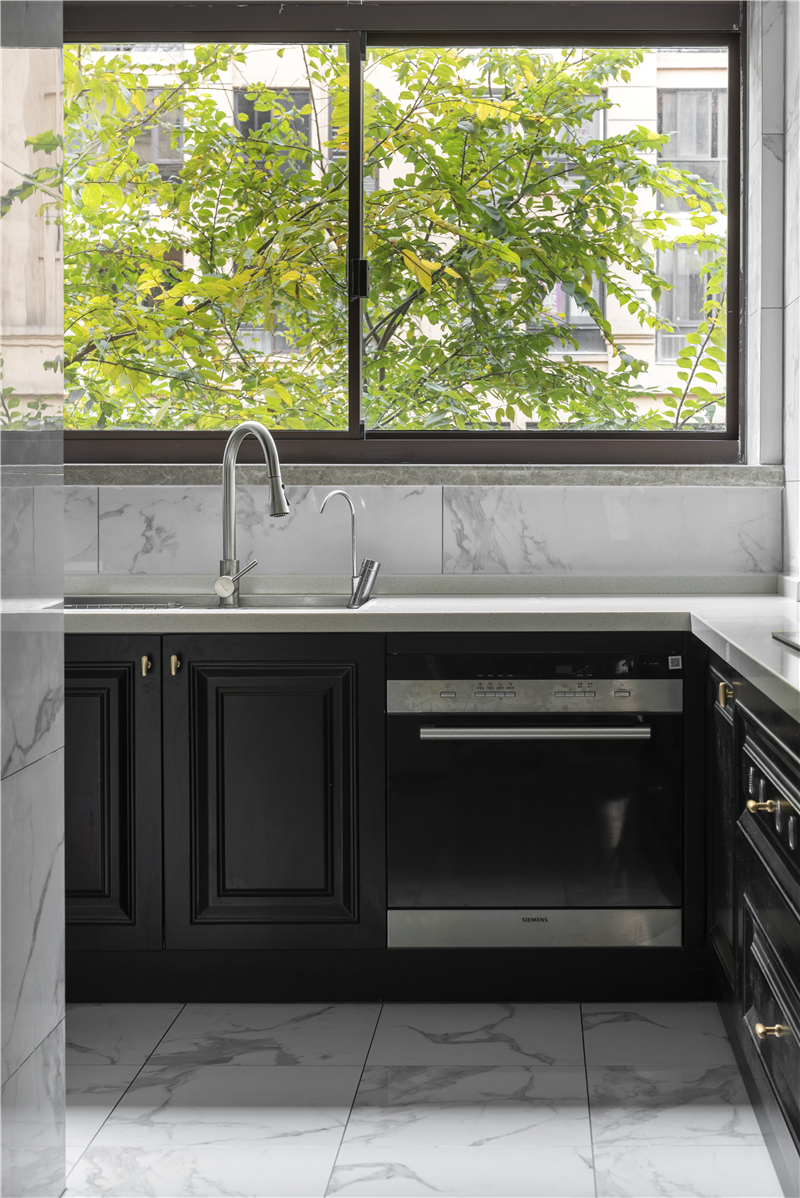 現(xiàn)代美式風格家裝設計室內裝修效果圖-廚房 現(xiàn)代美式風格家裝設計室內裝修效果圖-廚房