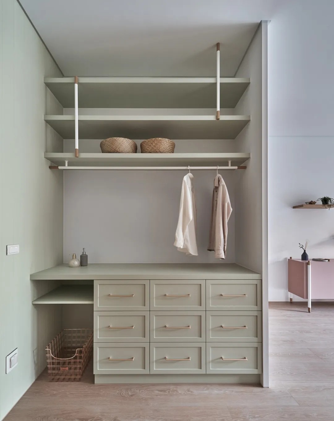 現(xiàn)代風(fēng)格家裝設(shè)計室內(nèi)裝修效果圖-衣帽間 現(xiàn)代風(fēng)格家裝設(shè)計室內(nèi)裝修效果圖-衣帽間