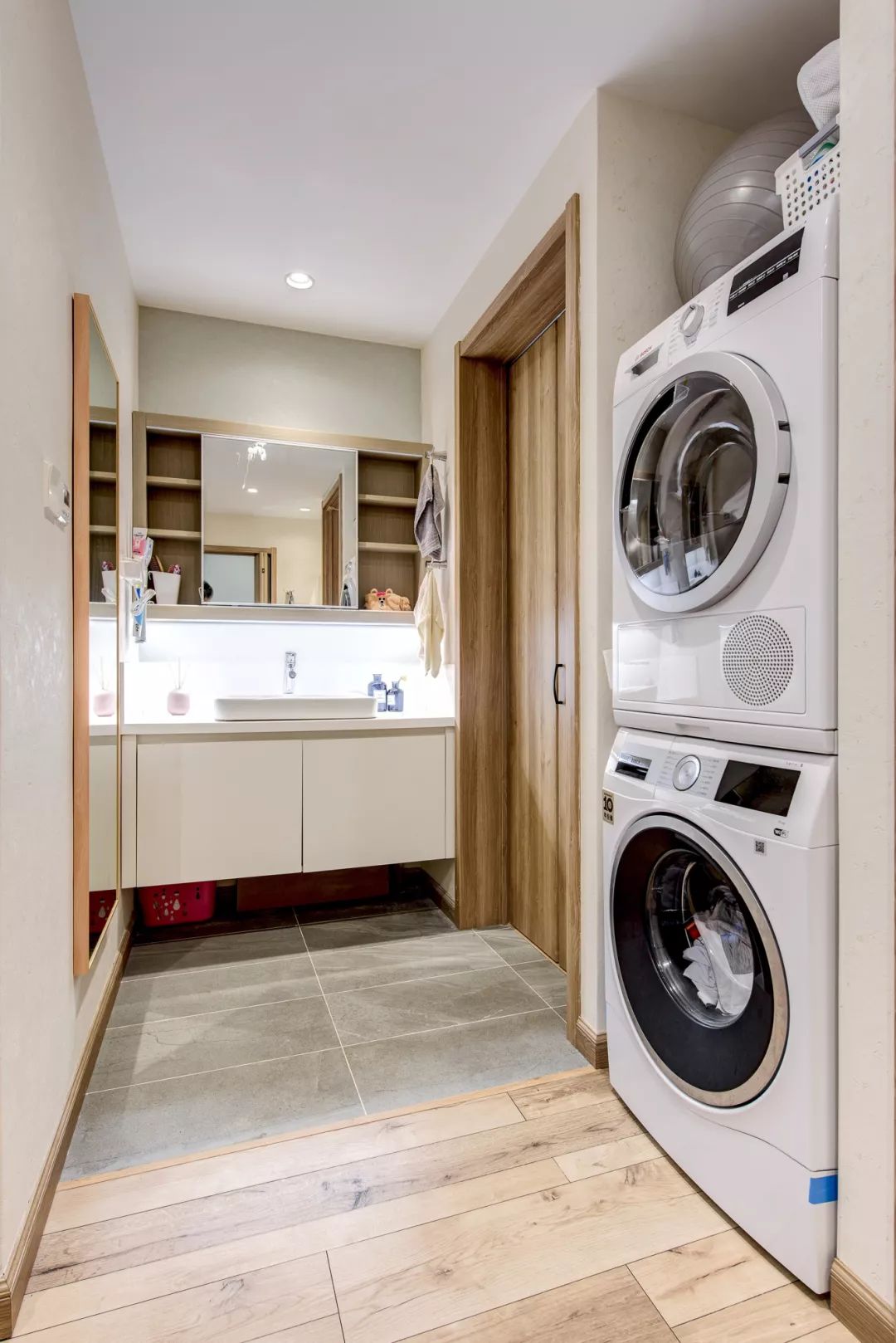 裝修案例北歐風(fēng)格室內(nèi)裝修效果圖-衛(wèi)生間 裝修案例北歐風(fēng)格室內(nèi)裝修效果圖-衛(wèi)生間