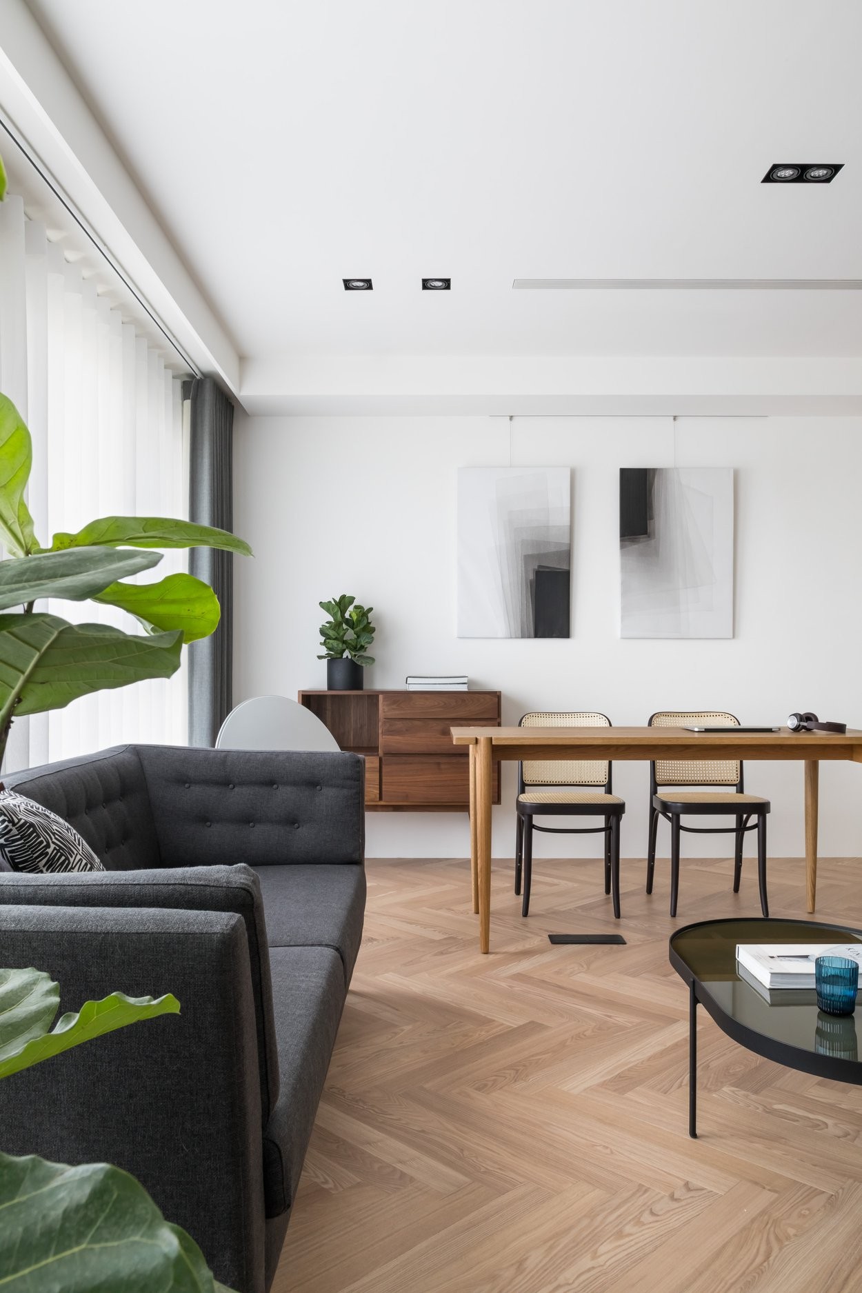 現(xiàn)代簡(jiǎn)約原木風(fēng)格室內(nèi)家裝案例效果圖-餐廳餐桌 現(xiàn)代簡(jiǎn)約原木風(fēng)格室內(nèi)家裝案例效果圖-餐廳餐桌