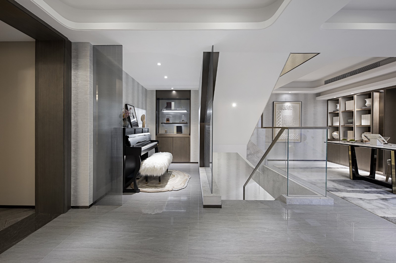 現(xiàn)代輕奢風格別墅室內(nèi)設計家裝案例-樓梯間