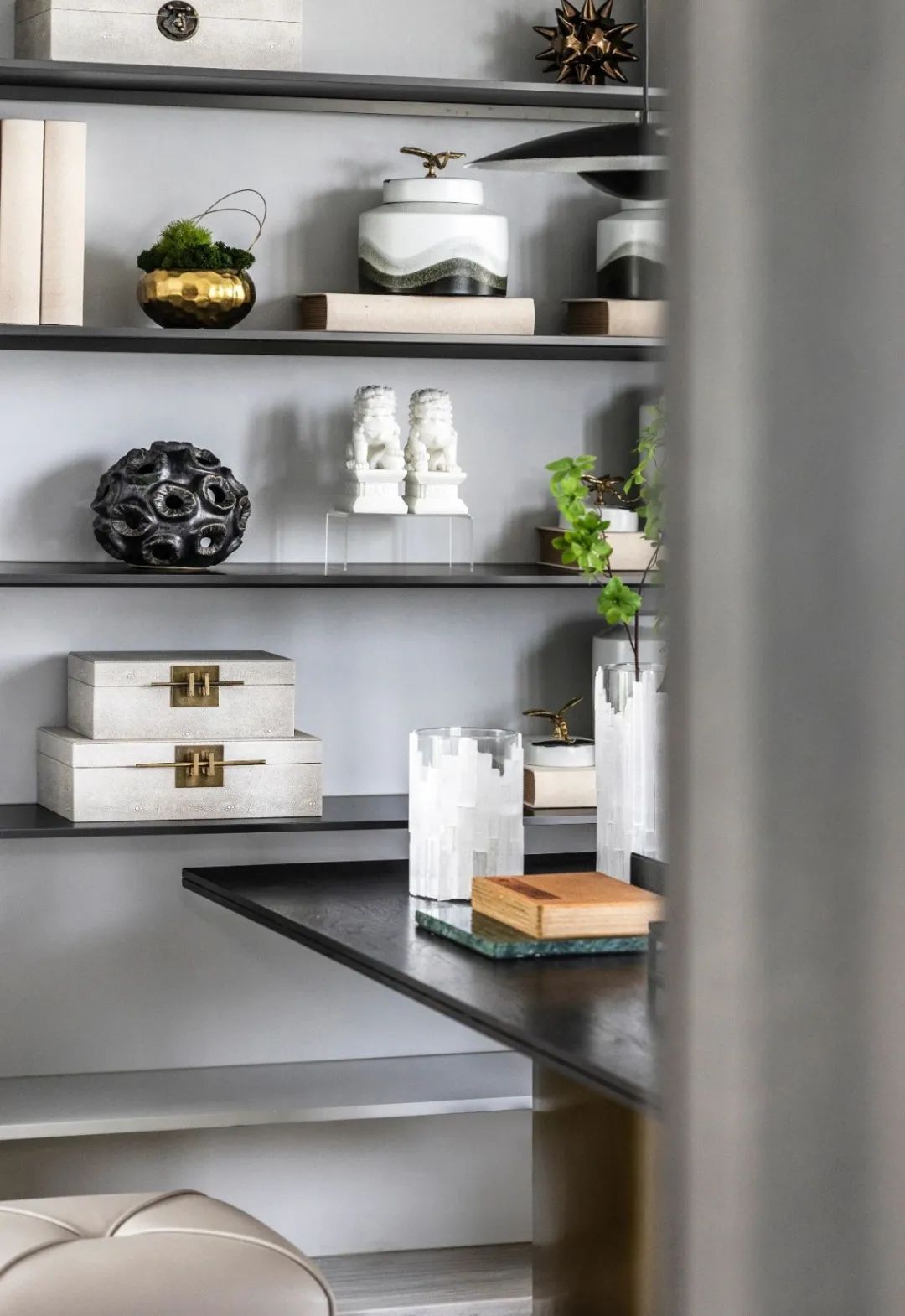 現(xiàn)代輕奢風(fēng)格室內(nèi)設(shè)計家裝案例-邊柜 現(xiàn)代輕奢風(fēng)格室內(nèi)設(shè)計家裝案例-邊柜