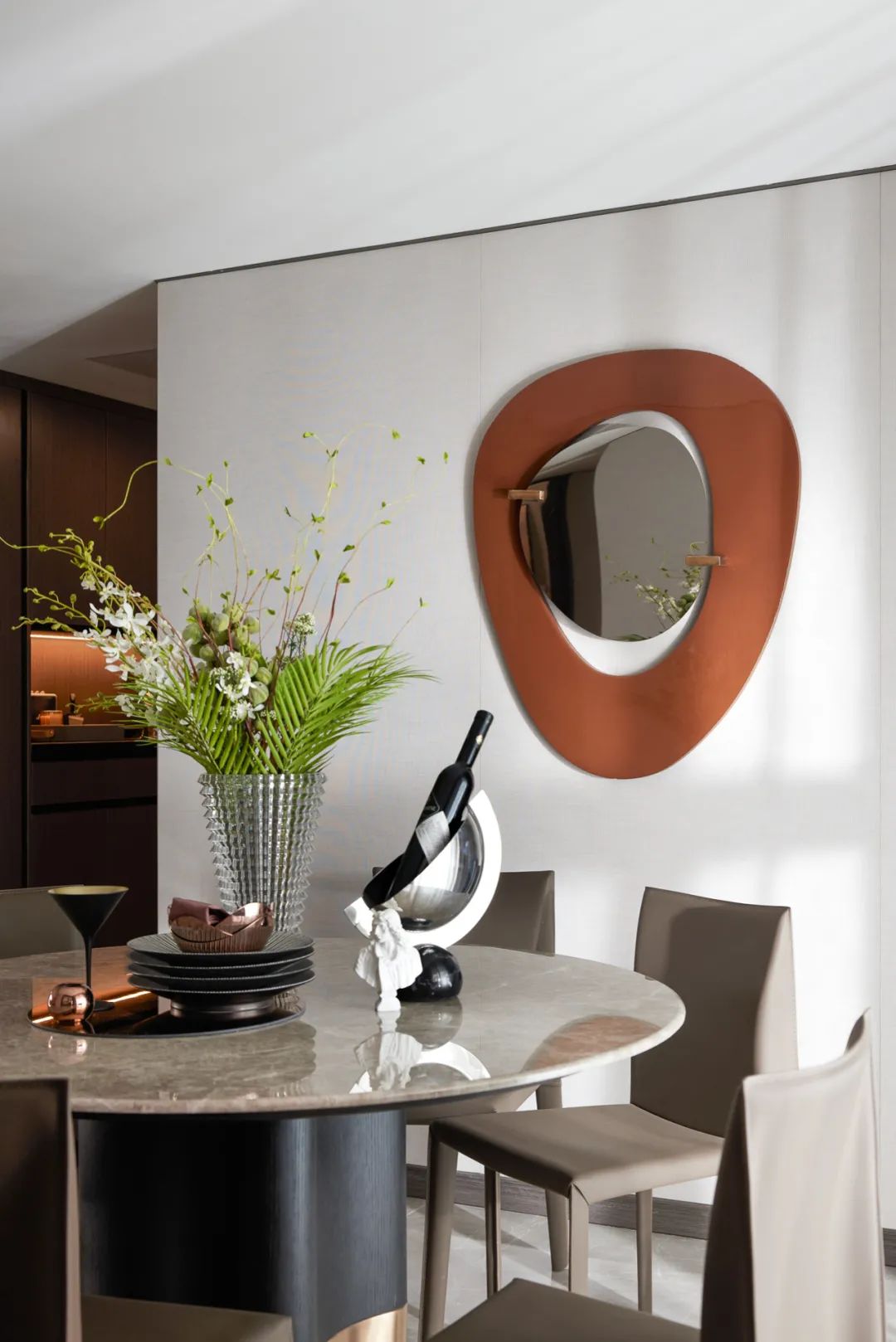 現(xiàn)代輕奢風(fēng)格室內(nèi)設(shè)計(jì)家裝案例-餐廳 現(xiàn)代輕奢風(fēng)格室內(nèi)設(shè)計(jì)家裝案例-餐廳