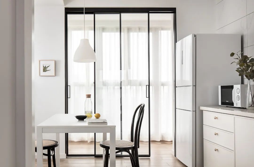 裝修案例現(xiàn)代簡約風(fēng)格室內(nèi)裝修效果圖-餐廳 裝修案例現(xiàn)代簡約風(fēng)格室內(nèi)裝修效果圖-餐廳