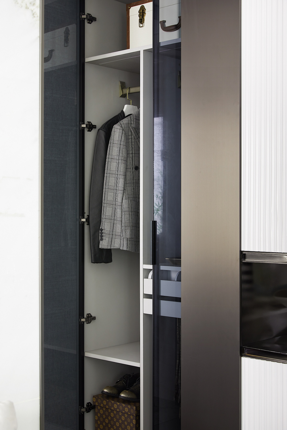 簡(jiǎn)歐輕奢風(fēng)格室內(nèi)家裝案例效果圖-臥室衣柜 簡(jiǎn)歐輕奢風(fēng)格室內(nèi)家裝案例效果圖-臥室衣柜