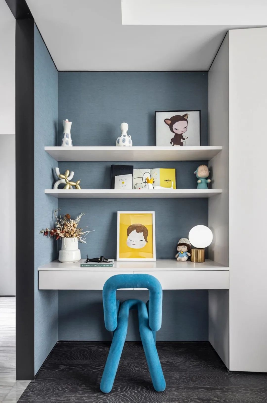 現(xiàn)代輕奢風(fēng)格室內(nèi)設(shè)計家裝案例-書桌 現(xiàn)代輕奢風(fēng)格室內(nèi)設(shè)計家裝案例-書桌