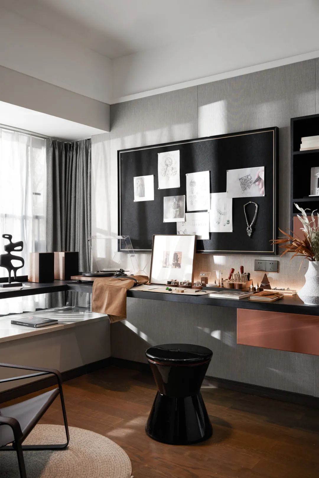 現(xiàn)代輕奢風(fēng)格室內(nèi)設(shè)計(jì)家裝案例-書桌 現(xiàn)代輕奢風(fēng)格室內(nèi)設(shè)計(jì)家裝案例-書桌