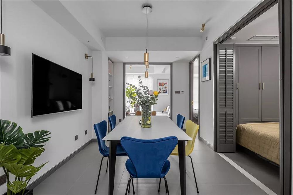 汕頭市綠地總部中心現(xiàn)代簡約風格四居室裝修案例