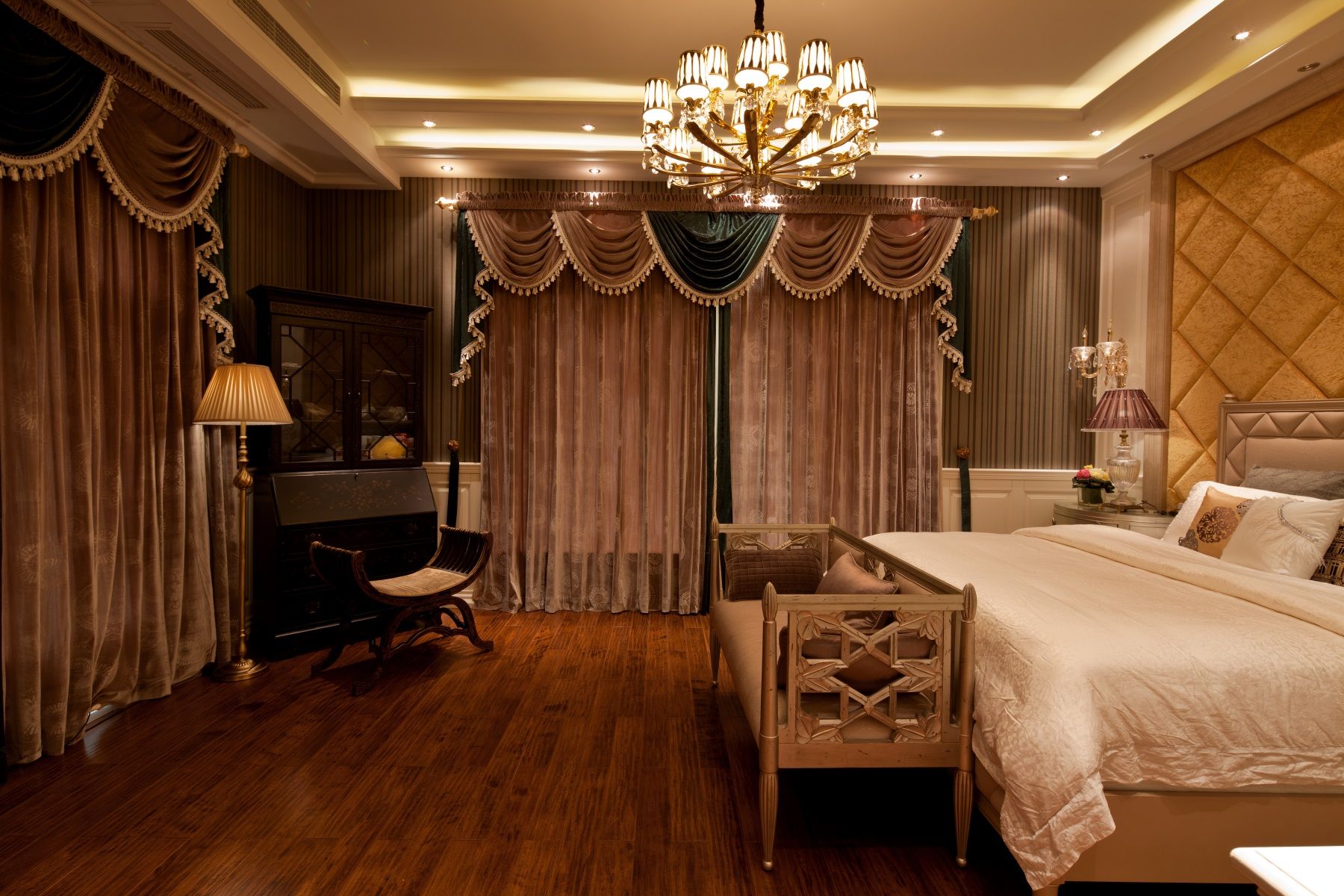 德陽市炳靈宮巷4號(hào)小區(qū)歐式風(fēng)格別墅裝修案例